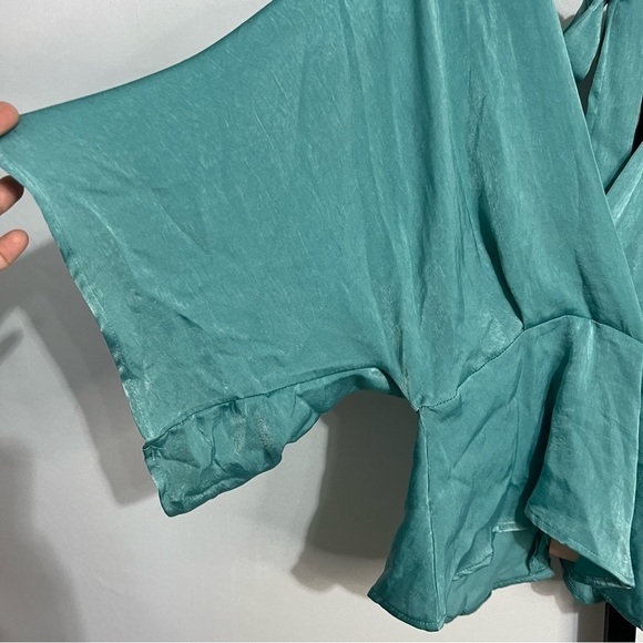 Peachpuff Flowy blouse, satin soft, bowtie back, billowy sleeves, small - Picture 4 of 9